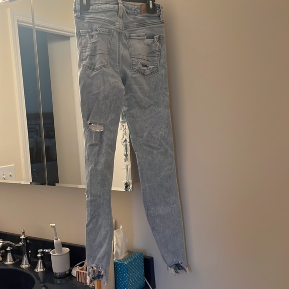 Super high rise ripped skinny jeans form American eagle - Picture 2 of 3